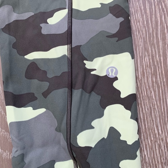 Lululemon Fast and Free HR Crop 23" tights in camo print - Picture 2 of 6